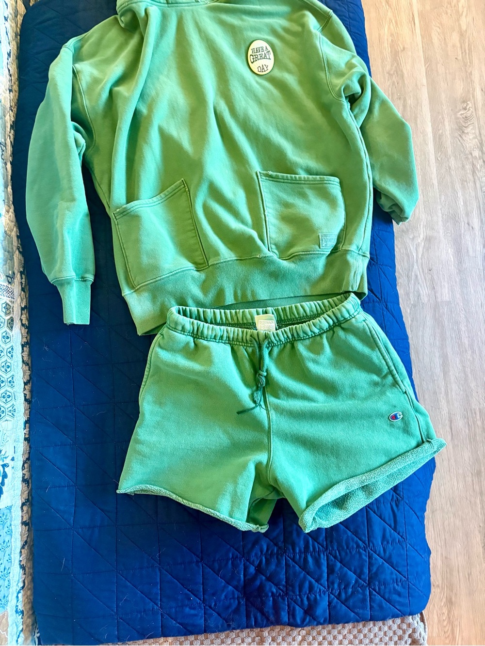 Champion Green womens s/med short set Adorable!